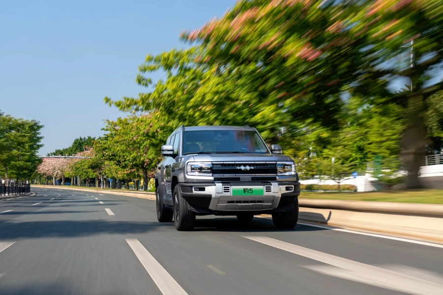 بي واي دي BYD ليوبارد 5 2025.. أداء كهربائي فاخر قادم من المستقبل بي واي دي BYD ليوبارد 5 2025 3