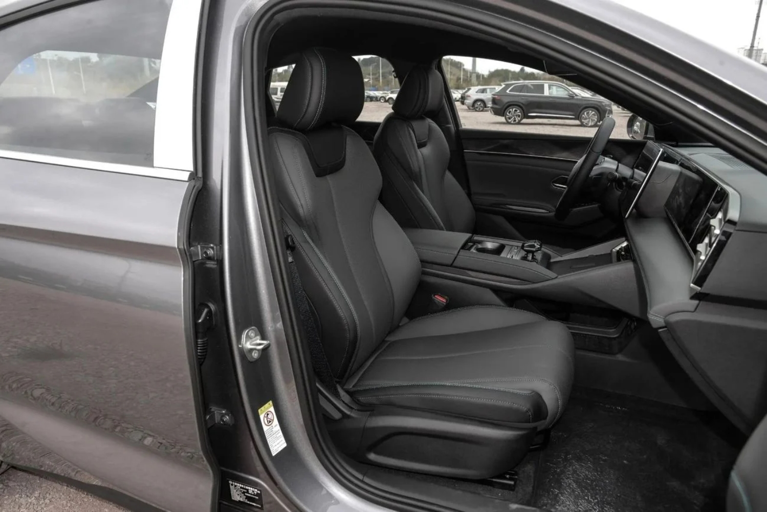 صور بي واي دي تشين ال 2025..جمال هادئ يخبئ طاقة جامحة صور بي واي دي تشين ال 2025 16