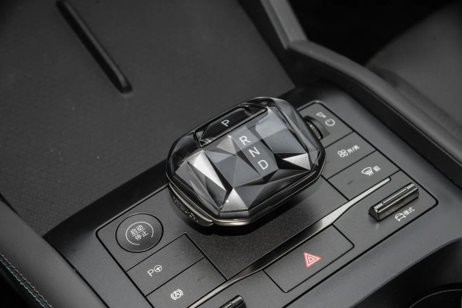 صور بي واي دي تشين ال 2025..جمال هادئ يخبئ طاقة جامحة صور بي واي دي تشين ال 2025 24