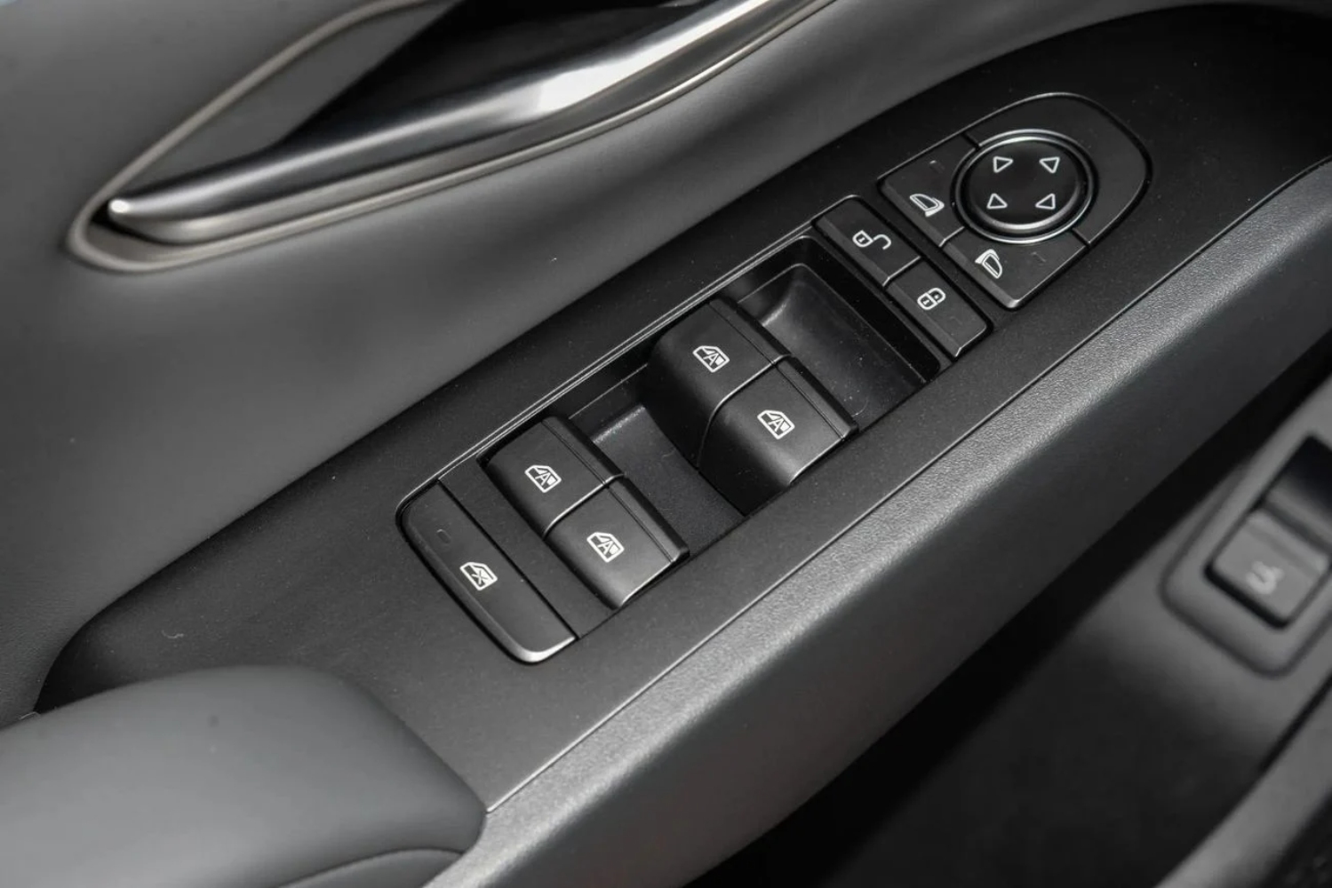 صور بي واي دي تشين ال 2025..جمال هادئ يخبئ طاقة جامحة صور بي واي دي تشين ال 2025 30