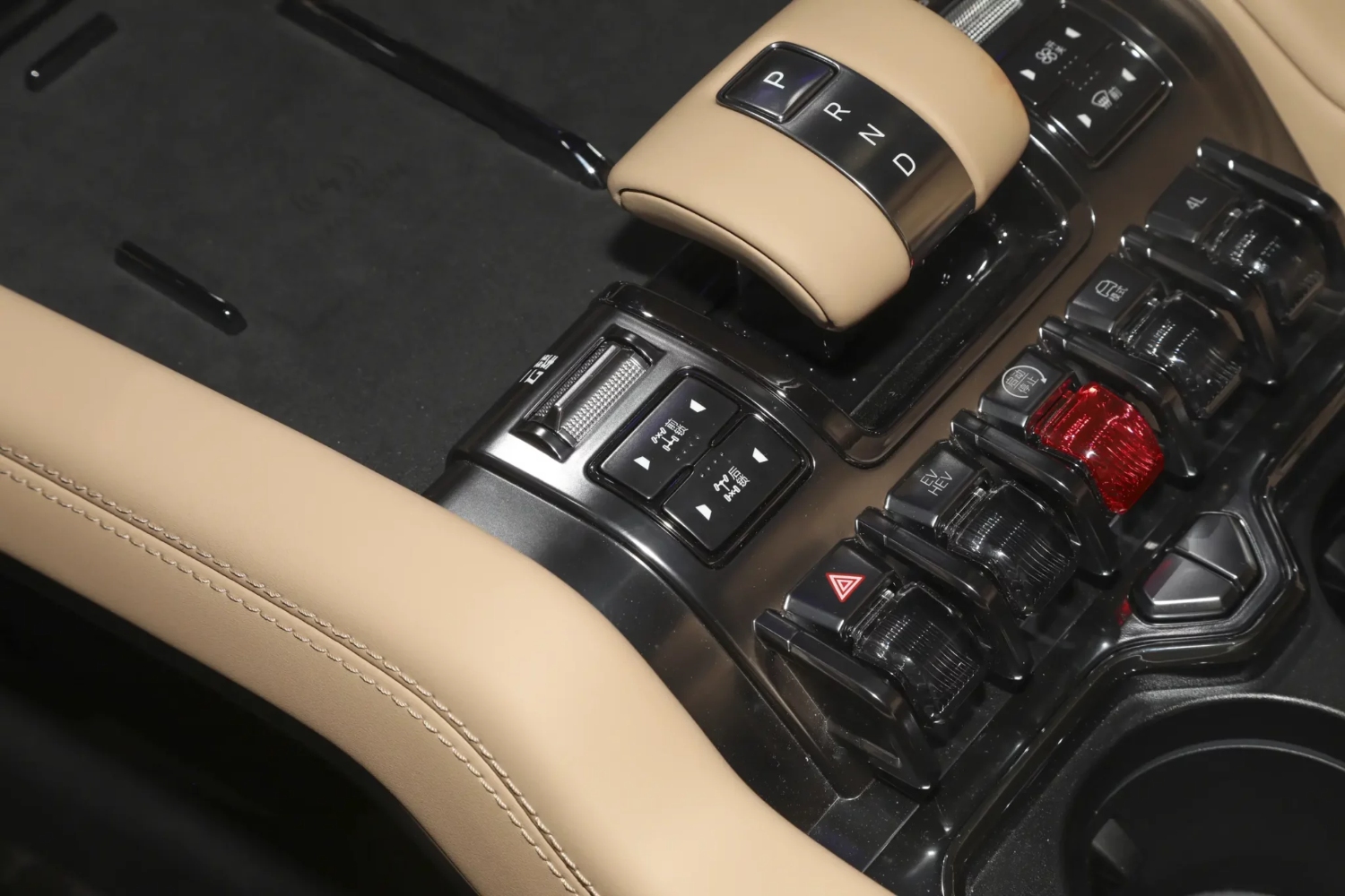 صور بي واي دي ليوبارد 8 2025.. SUV المستقبل بتصميم وأداء مذهلين صور بي واي دي ليوبارد 8 2025 12