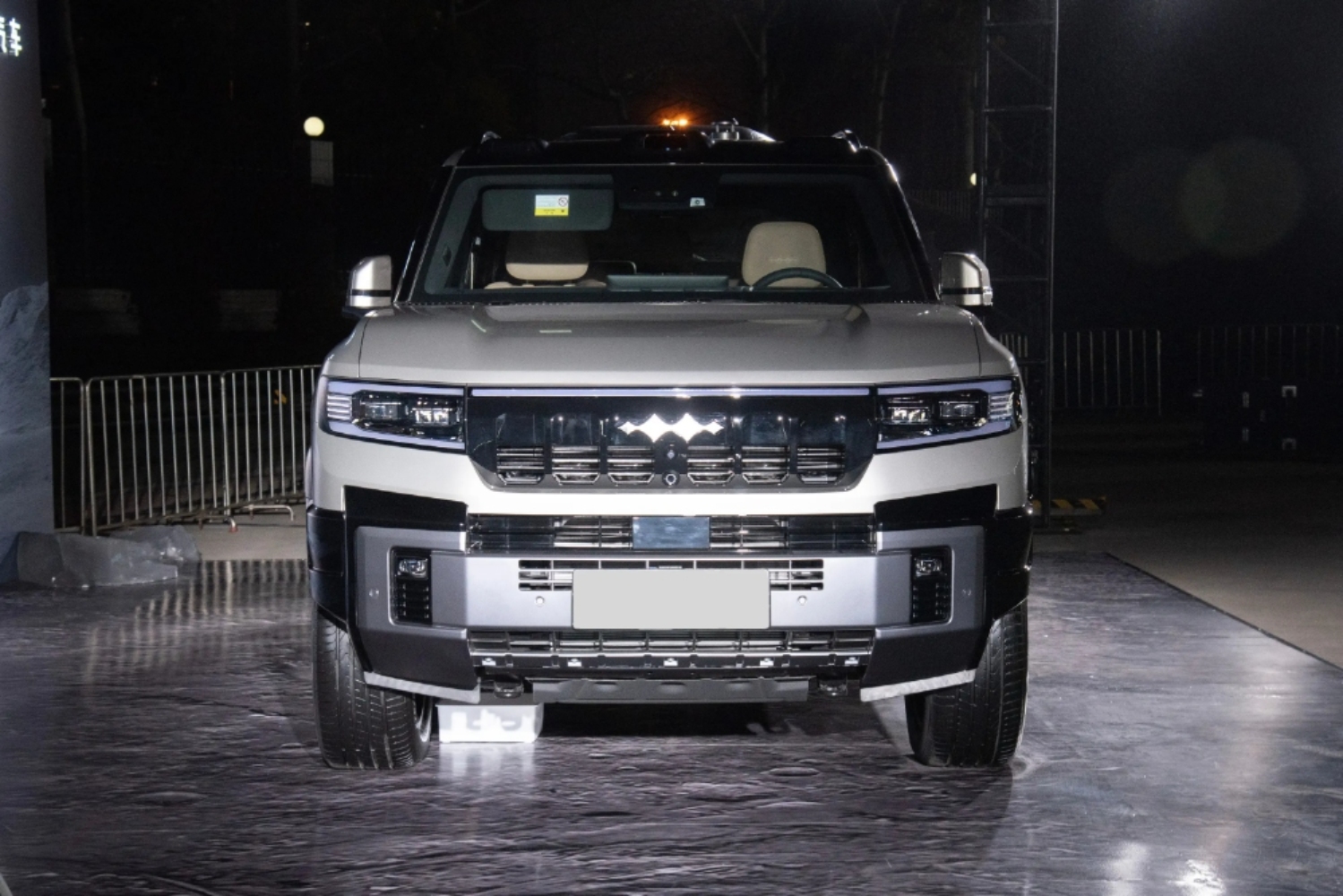 صور بي واي دي ليوبارد 8 2025.. SUV المستقبل بتصميم وأداء مذهلين صور بي واي دي ليوبارد 8 2025 13