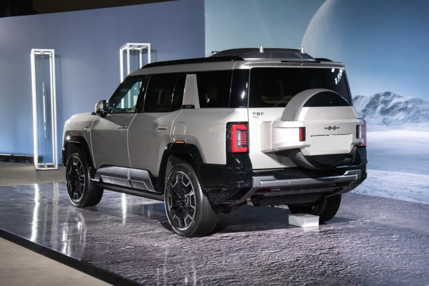 صور بي واي دي ليوبارد 8 2025.. SUV المستقبل بتصميم وأداء مذهلين صور بي واي دي ليوبارد 8 2025 16