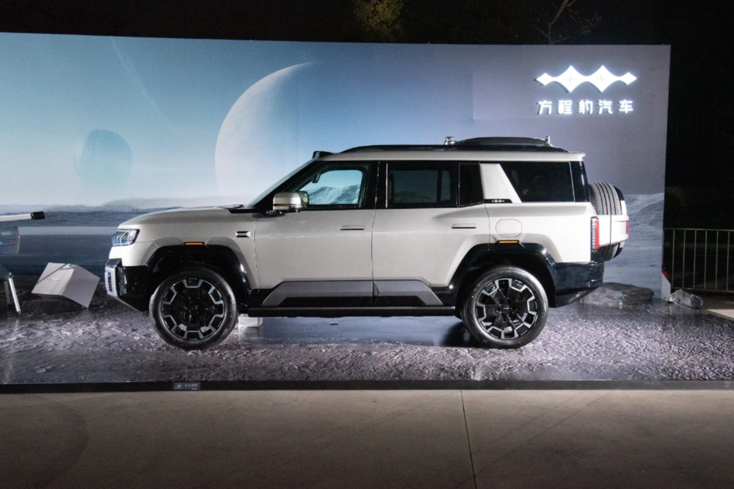 صور بي واي دي ليوبارد 8 2025.. SUV المستقبل بتصميم وأداء مذهلين صور بي واي دي ليوبارد 8 2025 2