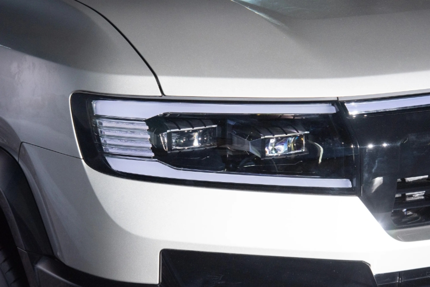 صور بي واي دي ليوبارد 8 2025.. SUV المستقبل بتصميم وأداء مذهلين صور بي واي دي ليوبارد 8 2025 7