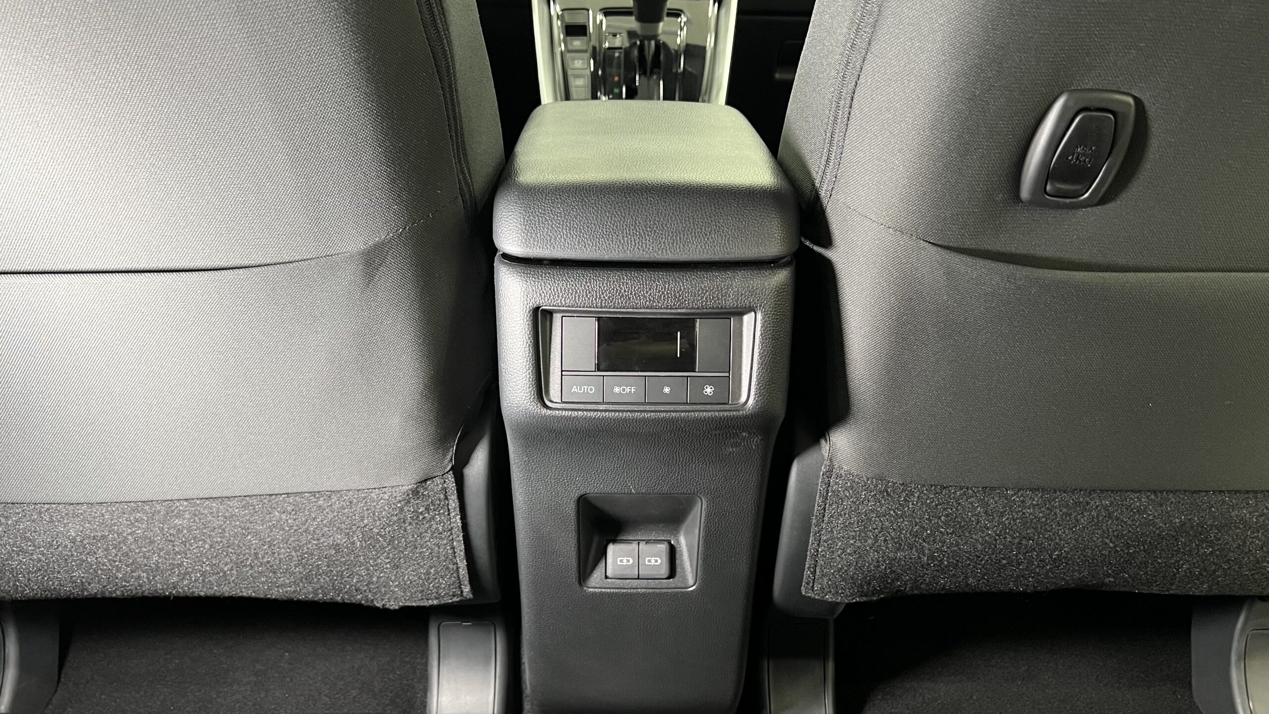 تويوتا انوفا 2026 10