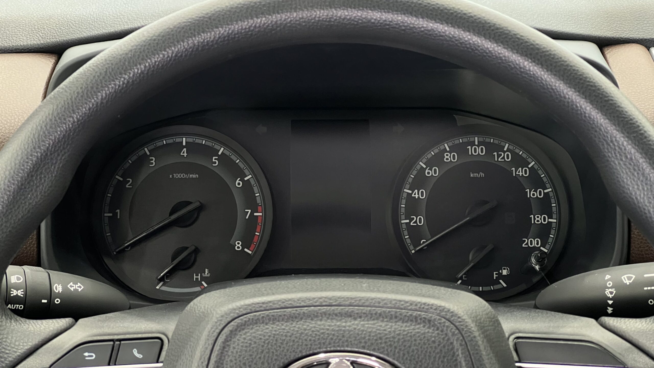 تويوتا انوفا 2026 15