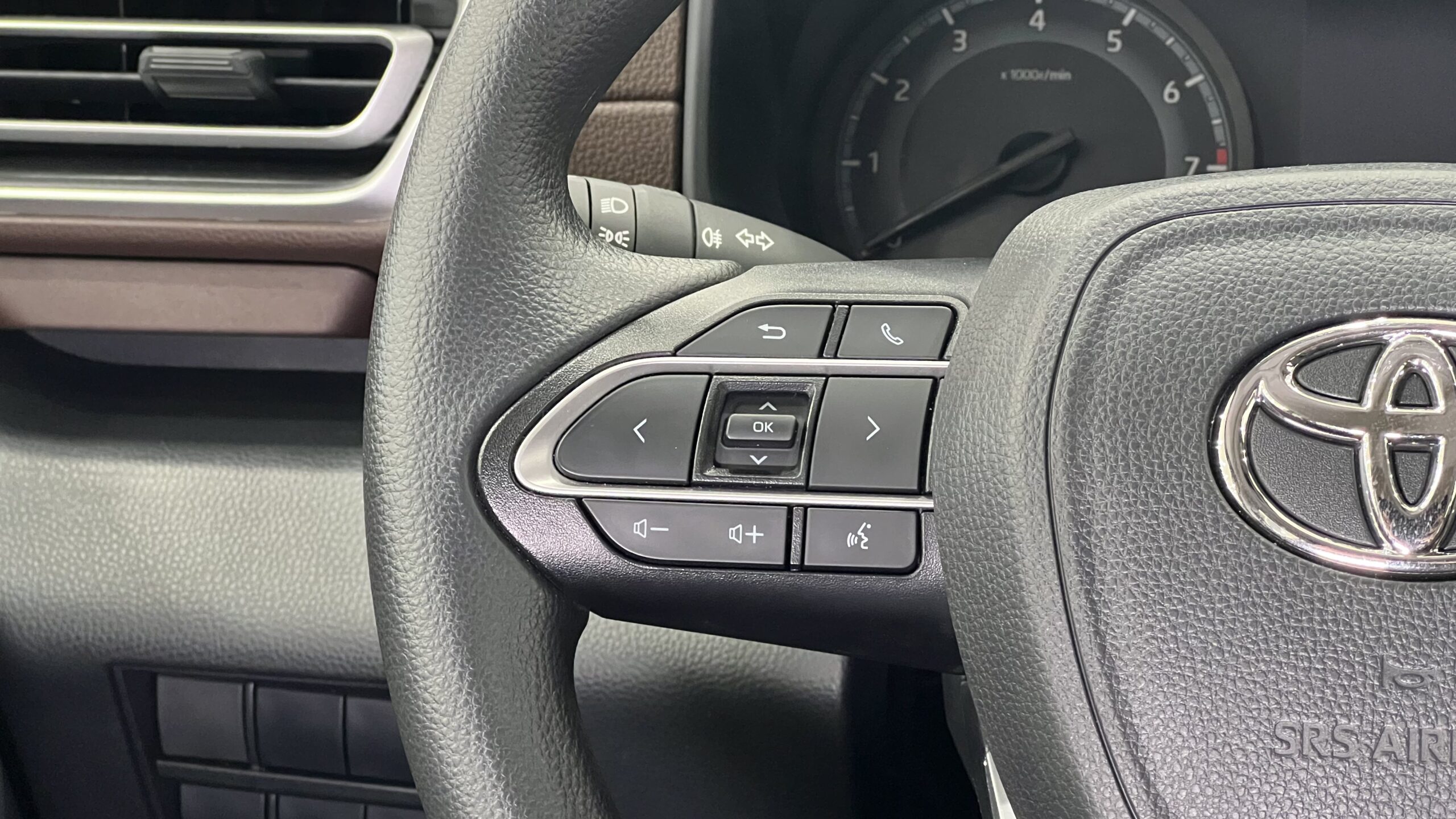 تويوتا انوفا 2026 16