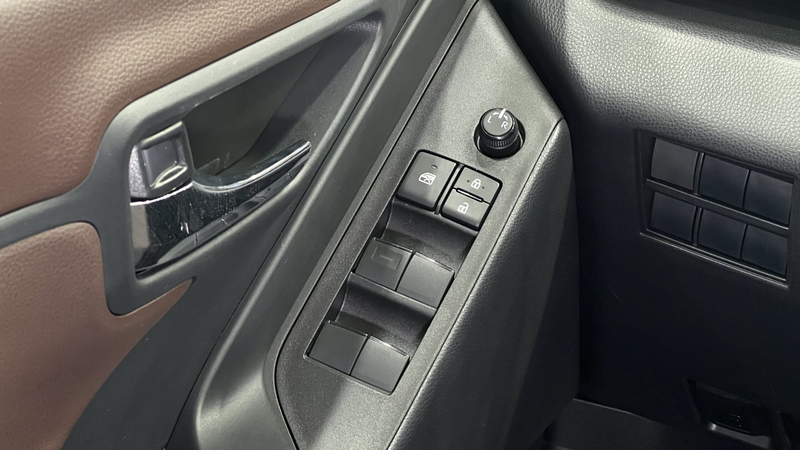 تويوتا انوفا 2026 18