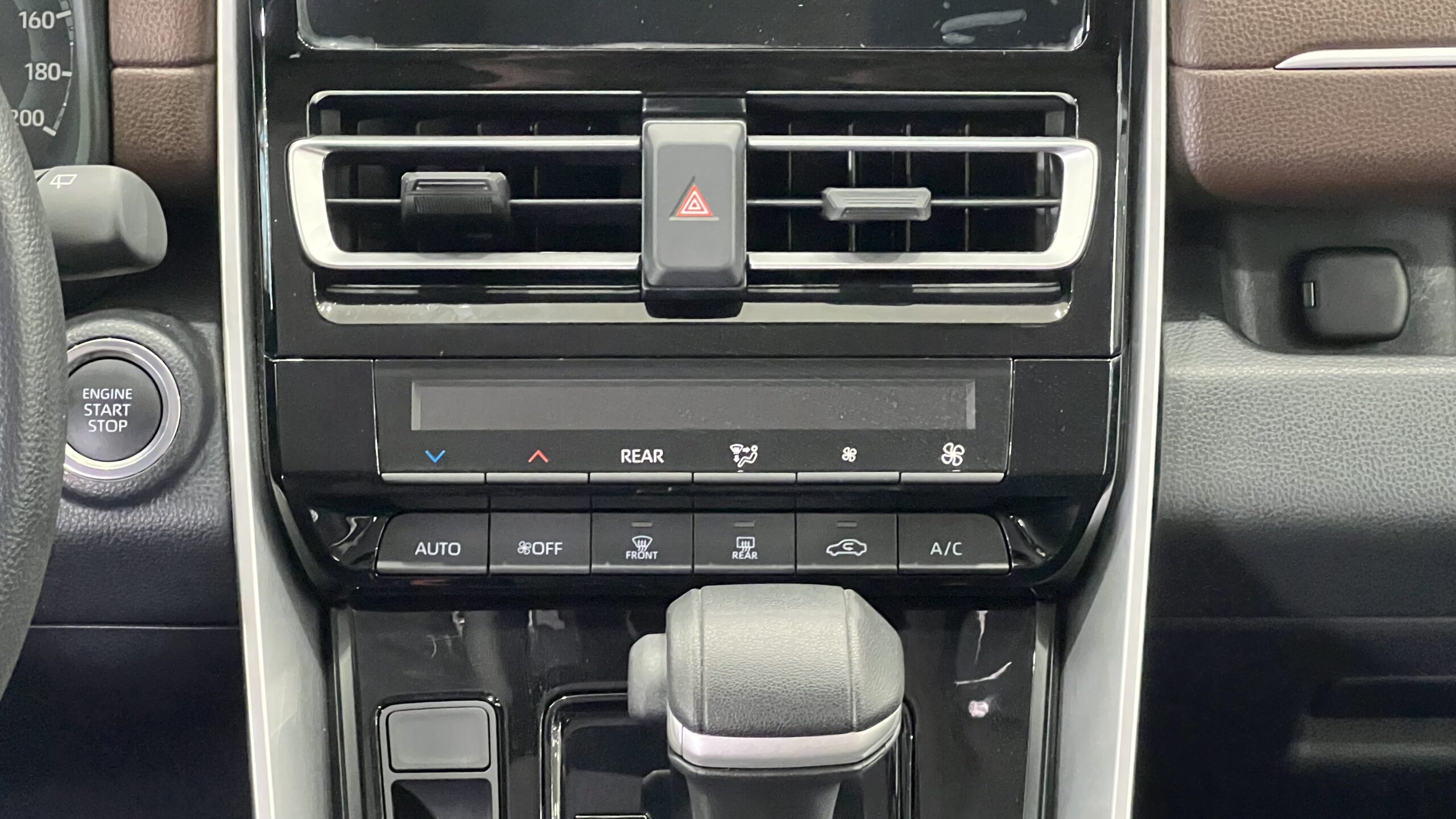 تويوتا انوفا 2026 21