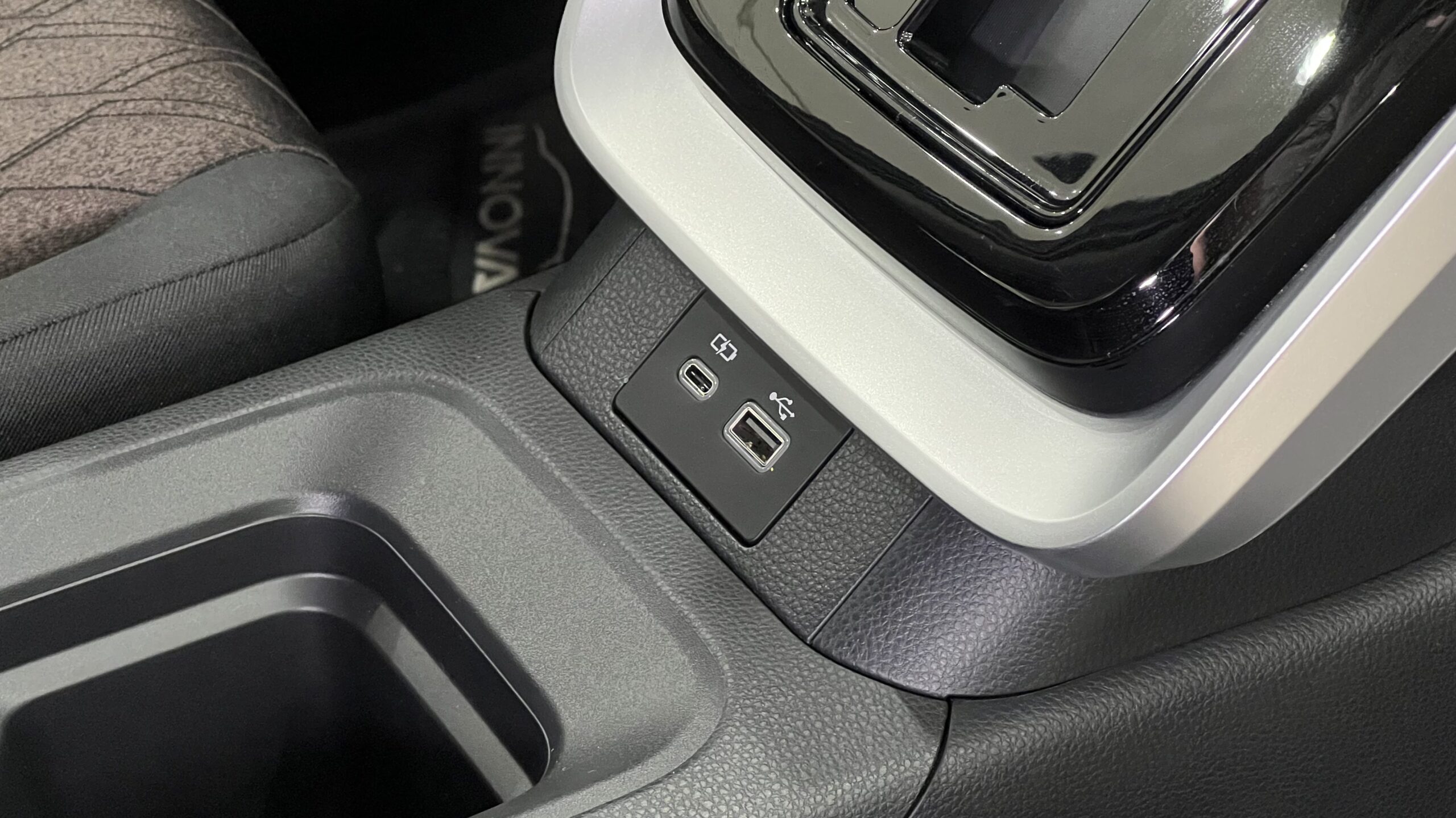 تويوتا انوفا 2026 36