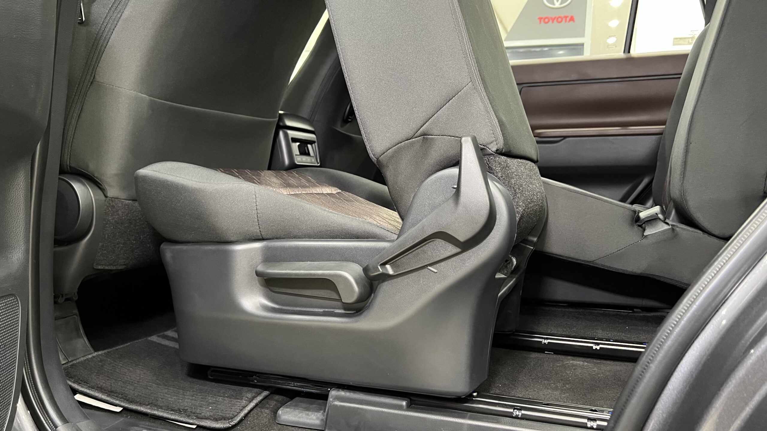 تويوتا انوفا 2026 4