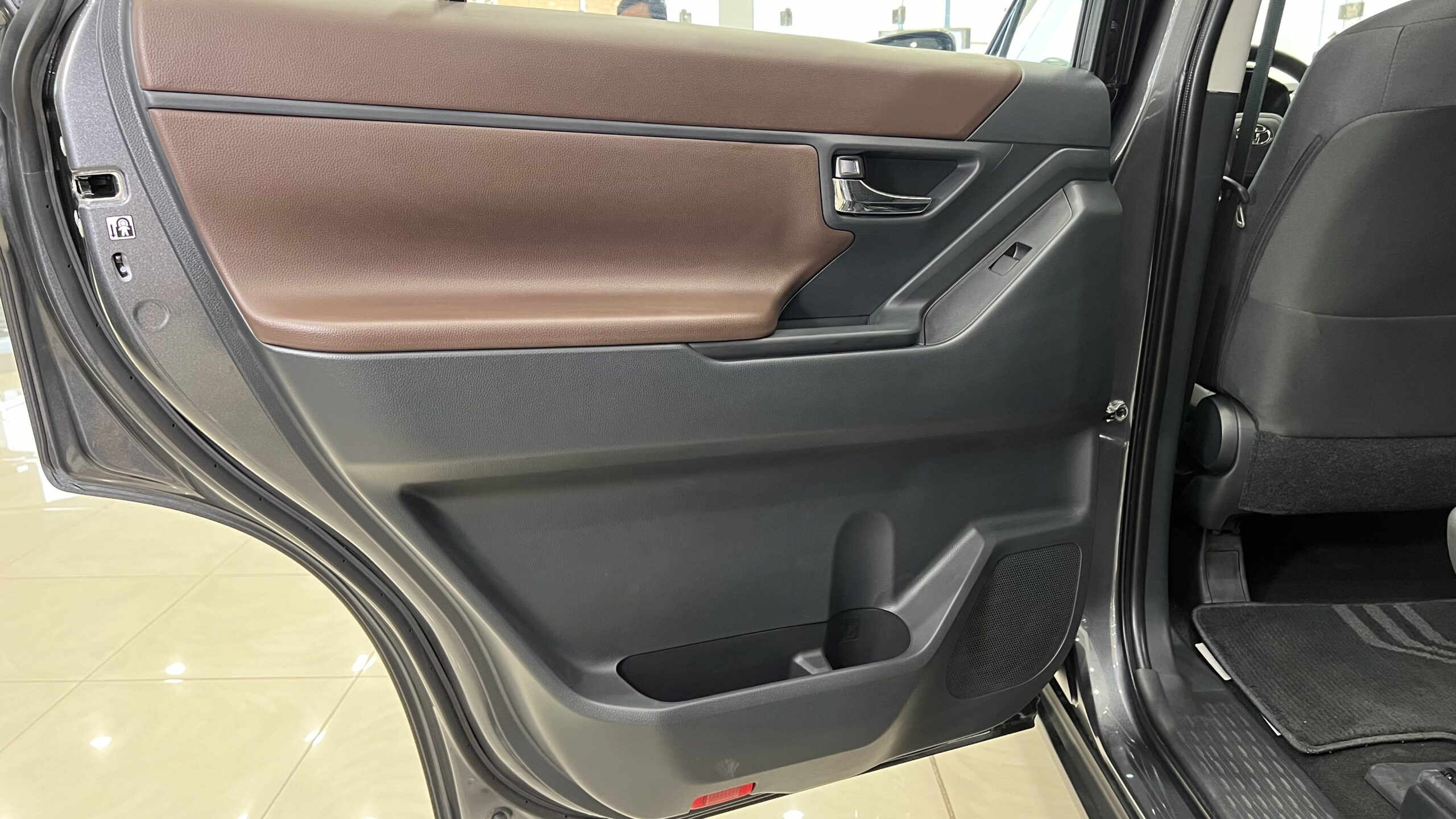 تويوتا انوفا 2026 49