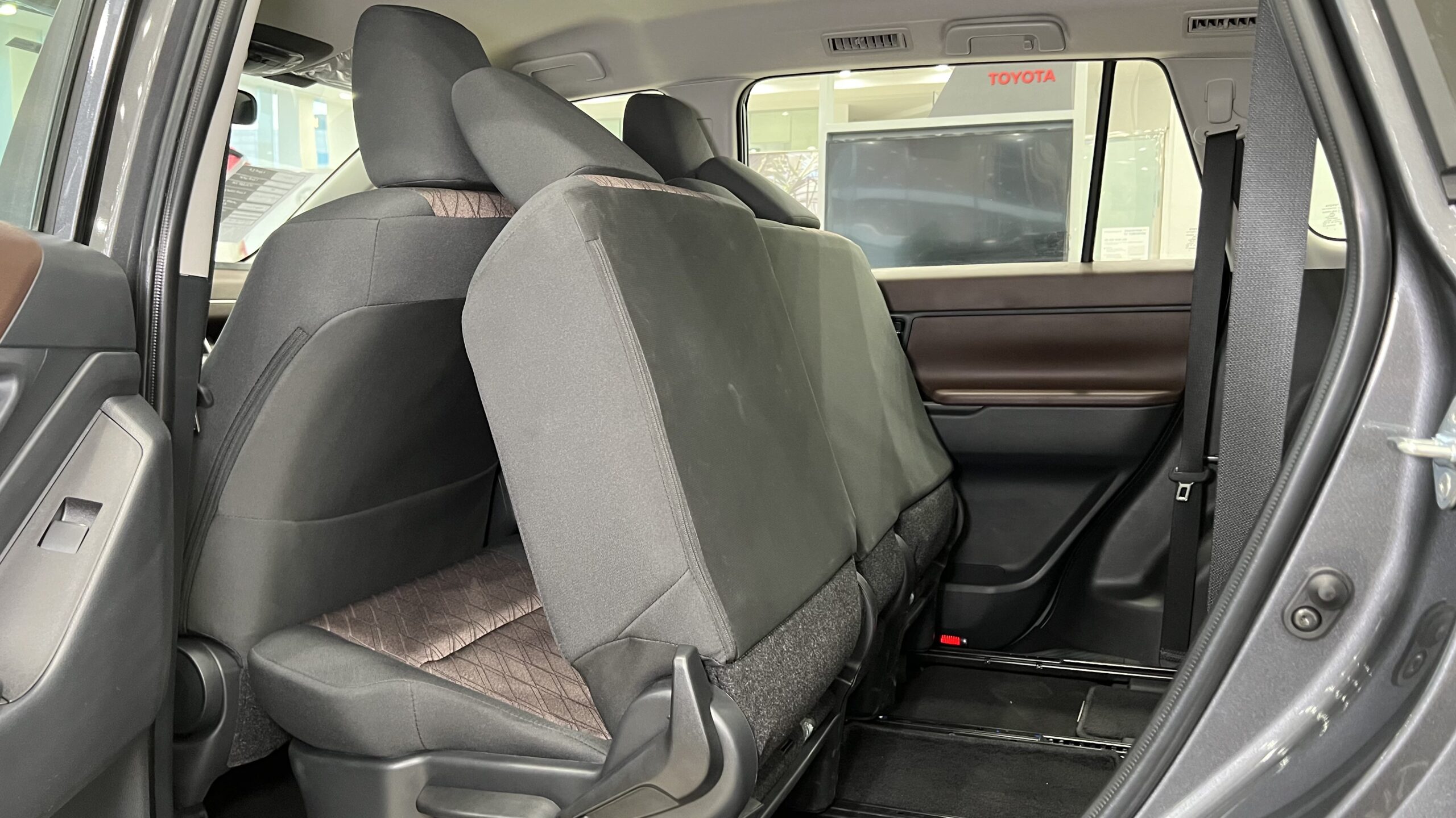 تويوتا انوفا 2026 5