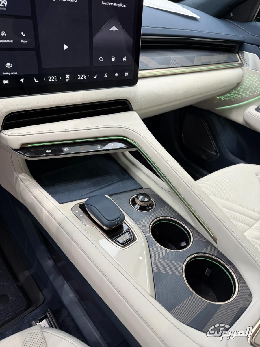 زيكر 001 2025 كيف تميزت كسيارة لرجال الأعمال زيكر 001 2025 كيف تميزت كسيارة لرجال الأعمال 3