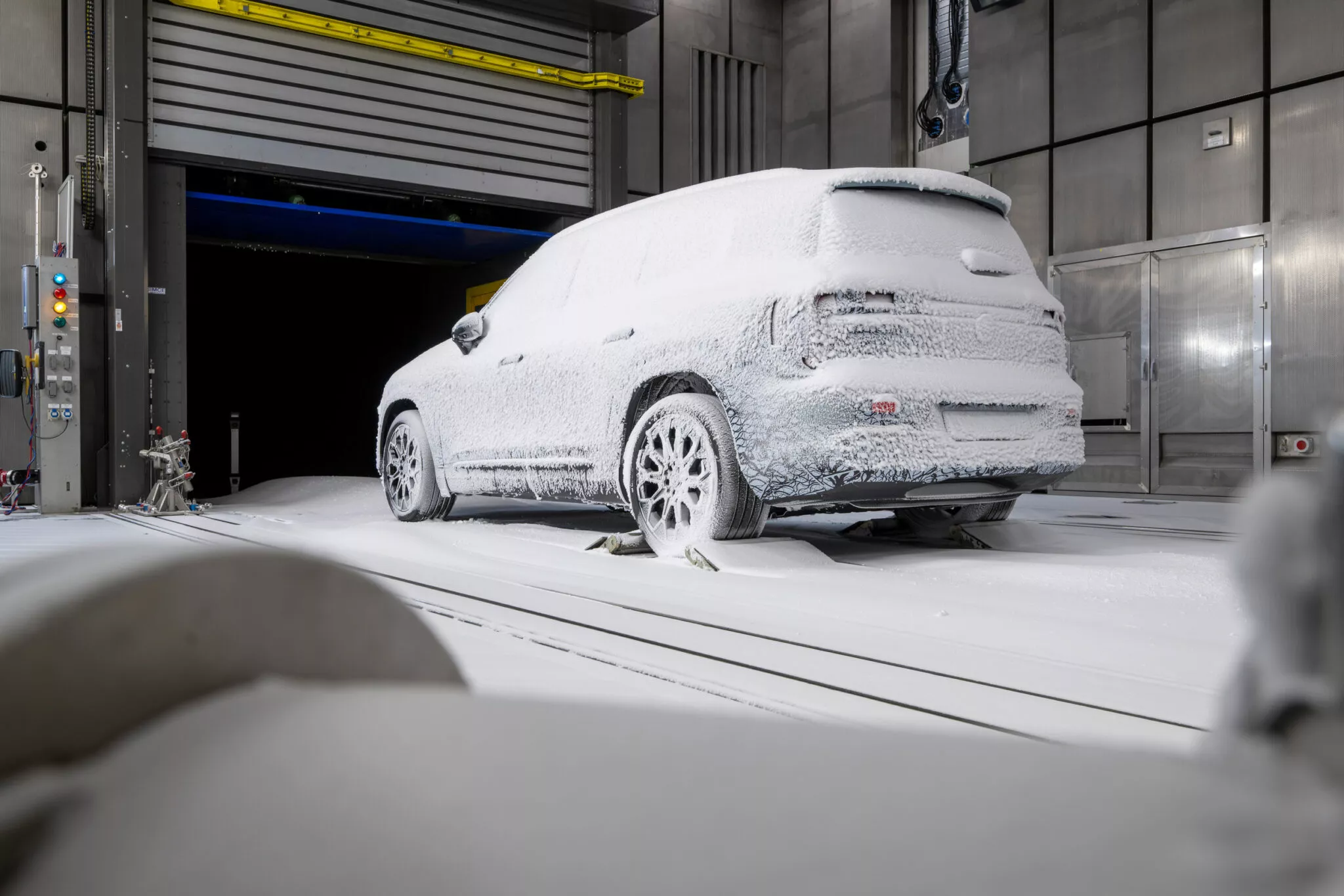 مرسيدس تشوق للجيل الجديد كلياً من GLB قبل أسابيع من التدشين مرسيدس تشوق للجيل الجديد كلياً من GLB قبل أسابيع من التدشين 3