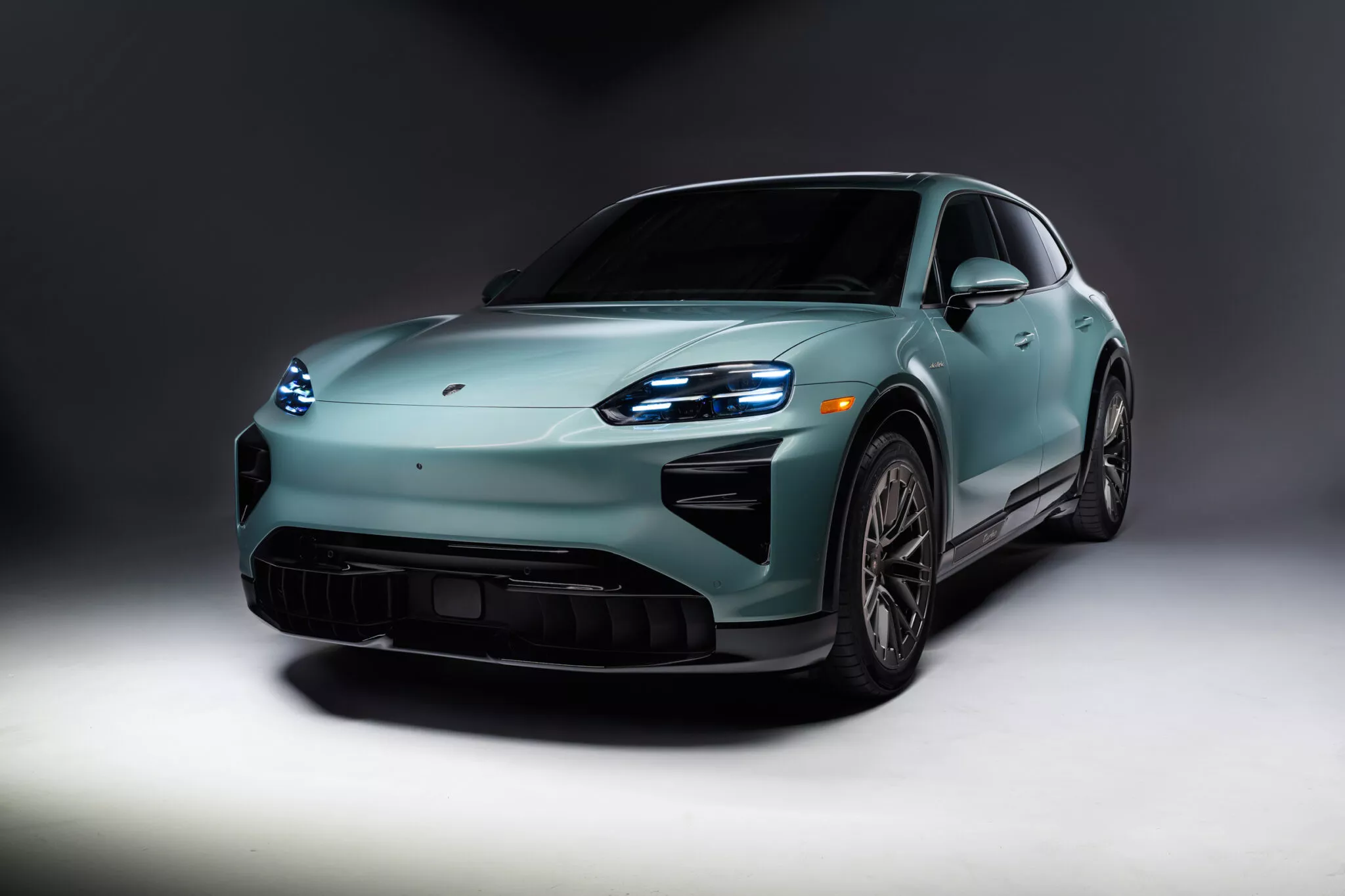 بورش كايين الكهربائية 2026 هي أقوى سيارة إنتاجية في تاريخ العلامة