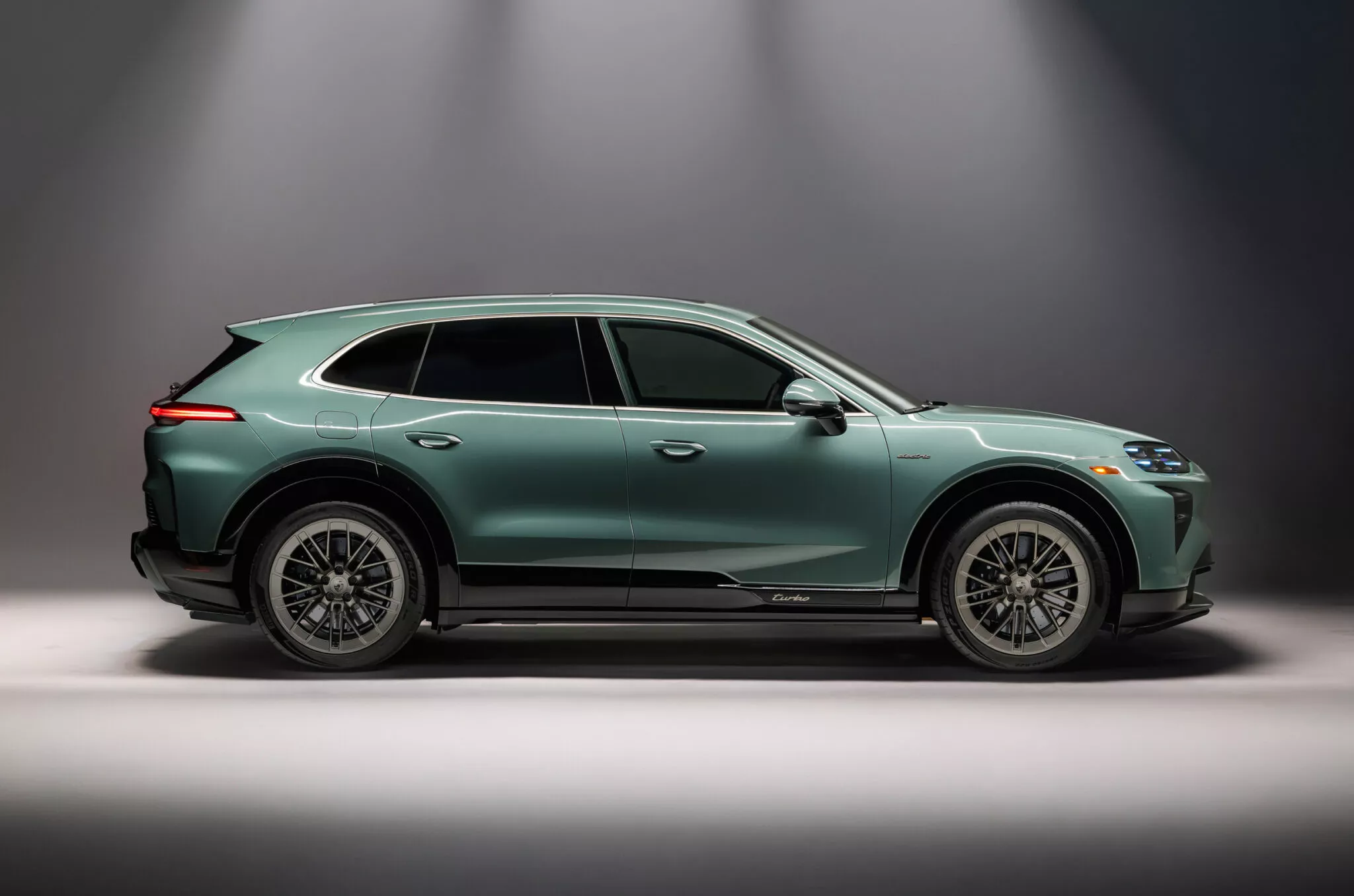 بورش كايين الكهربائية 2026 هي أقوى سيارة إنتاجية في تاريخ العلامة 18