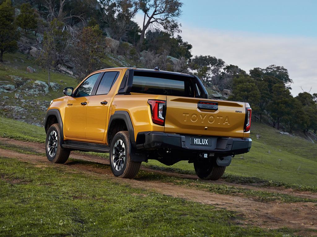 2026_toyota_hilux_sr5_exterior_driving_s01_1772_v2