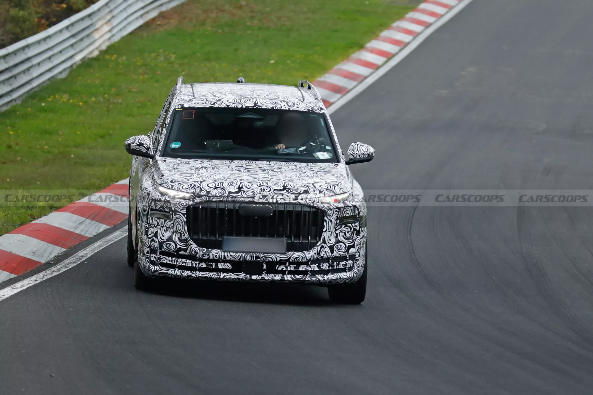 اودي تستعد لمنافسة مايباخ بسيارة Q9 Horch الأفخم في تاريخها اودي تستعد لمنافسة مايباخ بسيارة Q9 Horch الأفخم في تاريخها 2