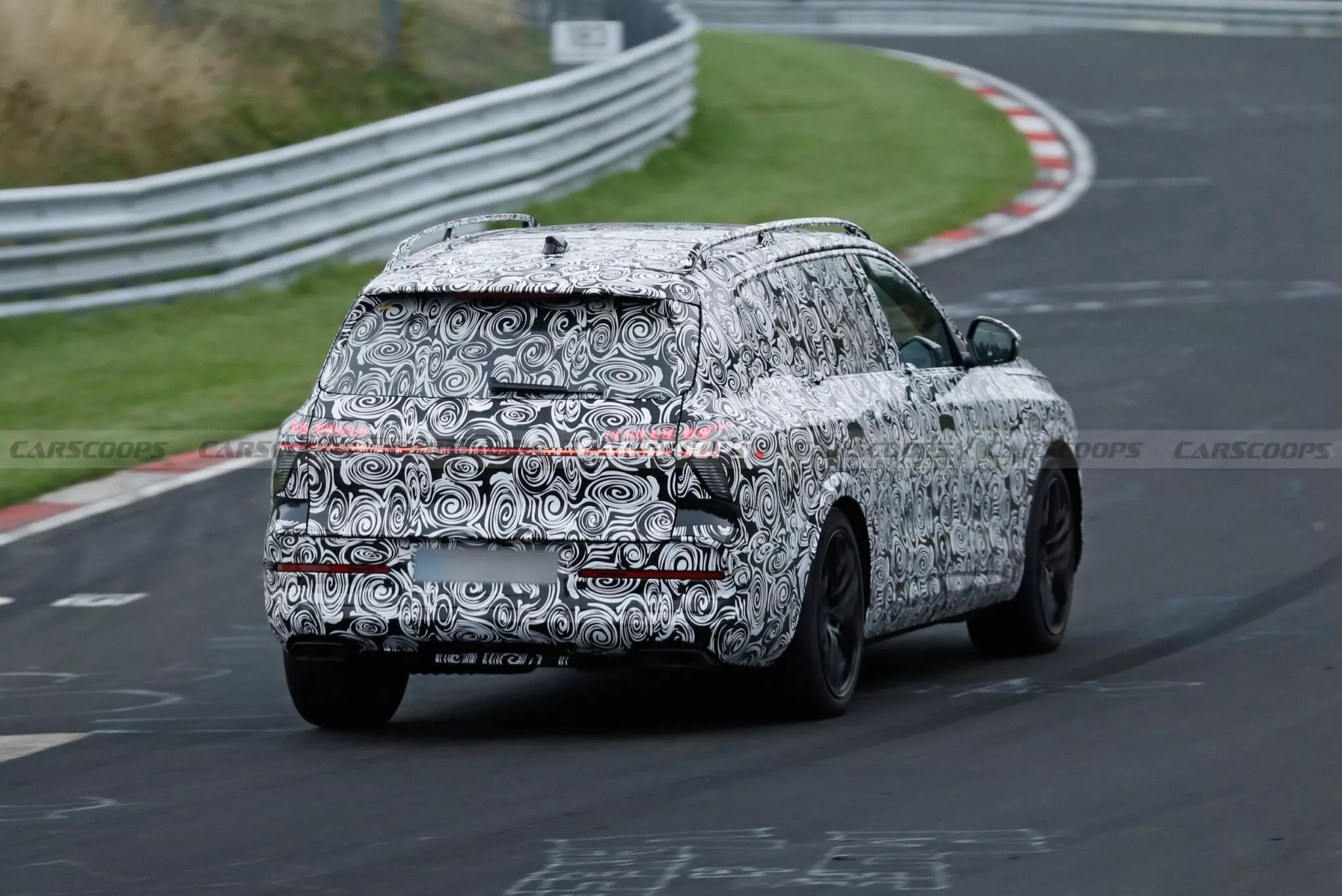 اودي تستعد لمنافسة مايباخ بسيارة Q9 Horch الأفخم في تاريخها اودي تستعد لمنافسة مايباخ بسيارة Q9 Horch الأفخم في تاريخها 15