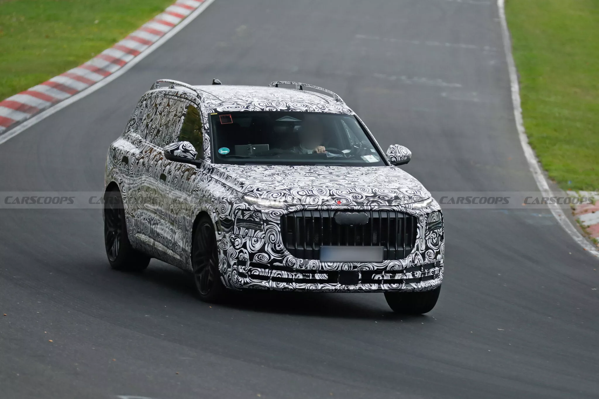 اودي تستعد لمنافسة مايباخ بسيارة Q9 Horch الأفخم في تاريخها اودي تستعد لمنافسة مايباخ بسيارة Q9 Horch الأفخم في تاريخها 3