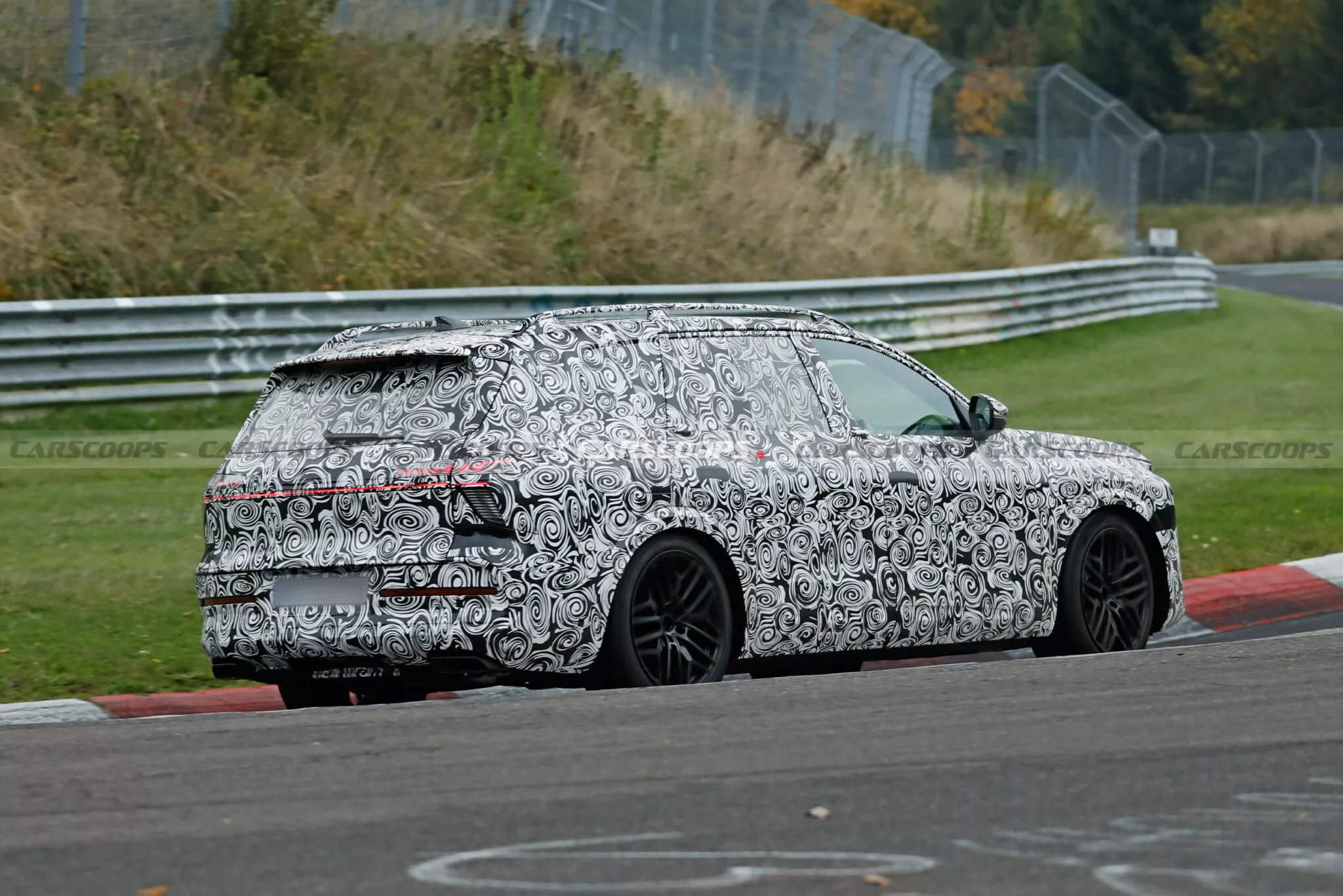 اودي تستعد لمنافسة مايباخ بسيارة Q9 Horch الأفخم في تاريخها اودي تستعد لمنافسة مايباخ بسيارة Q9 Horch الأفخم في تاريخها 8