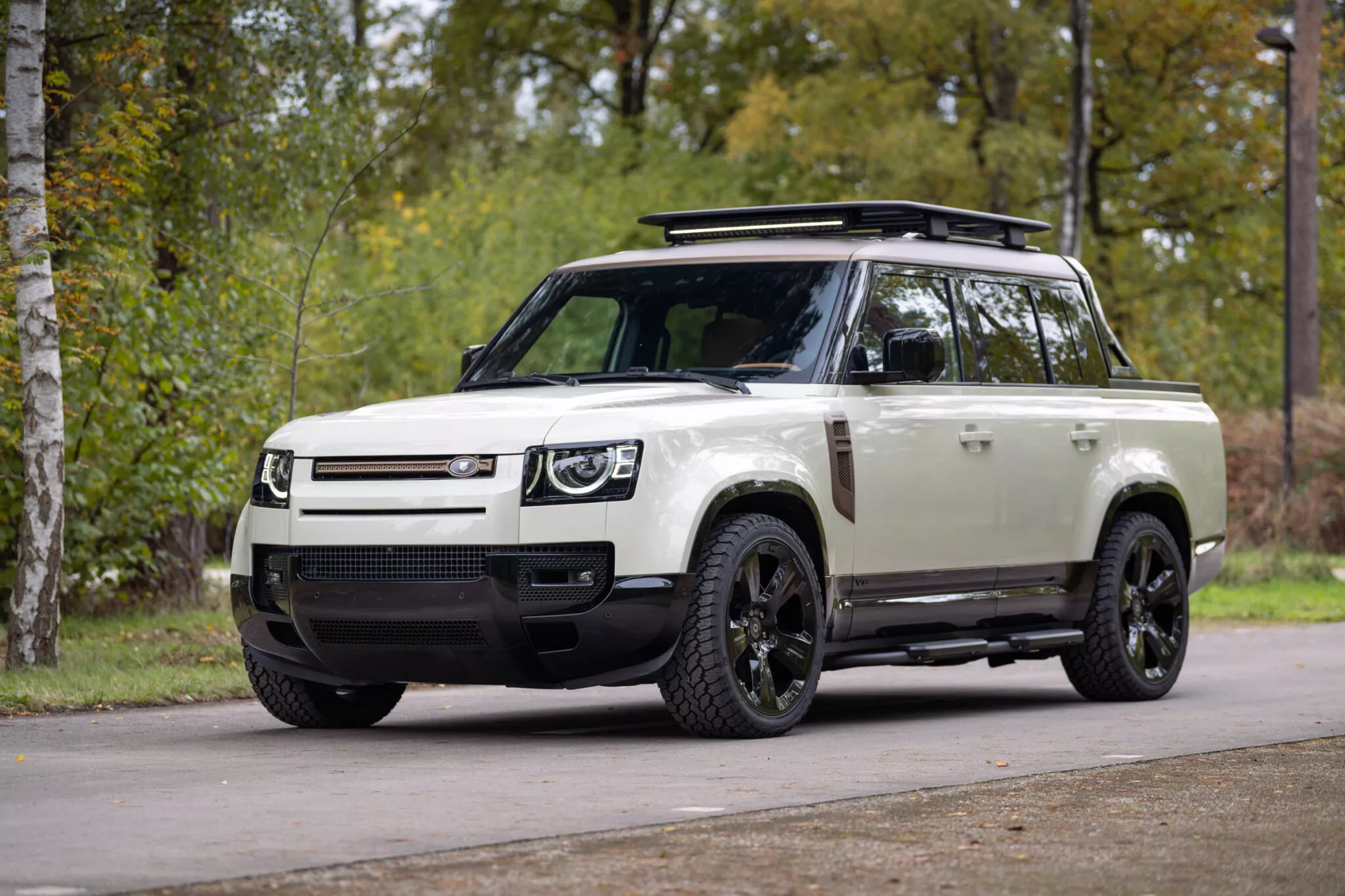 لاندروفر ديفندر تحصل على أول نسخة بيك أب عصرية والكشف عن السعر لاندروفر ديفندر تحصل على أول نسخة بيك أب عصرية والكشف عن السعر 4