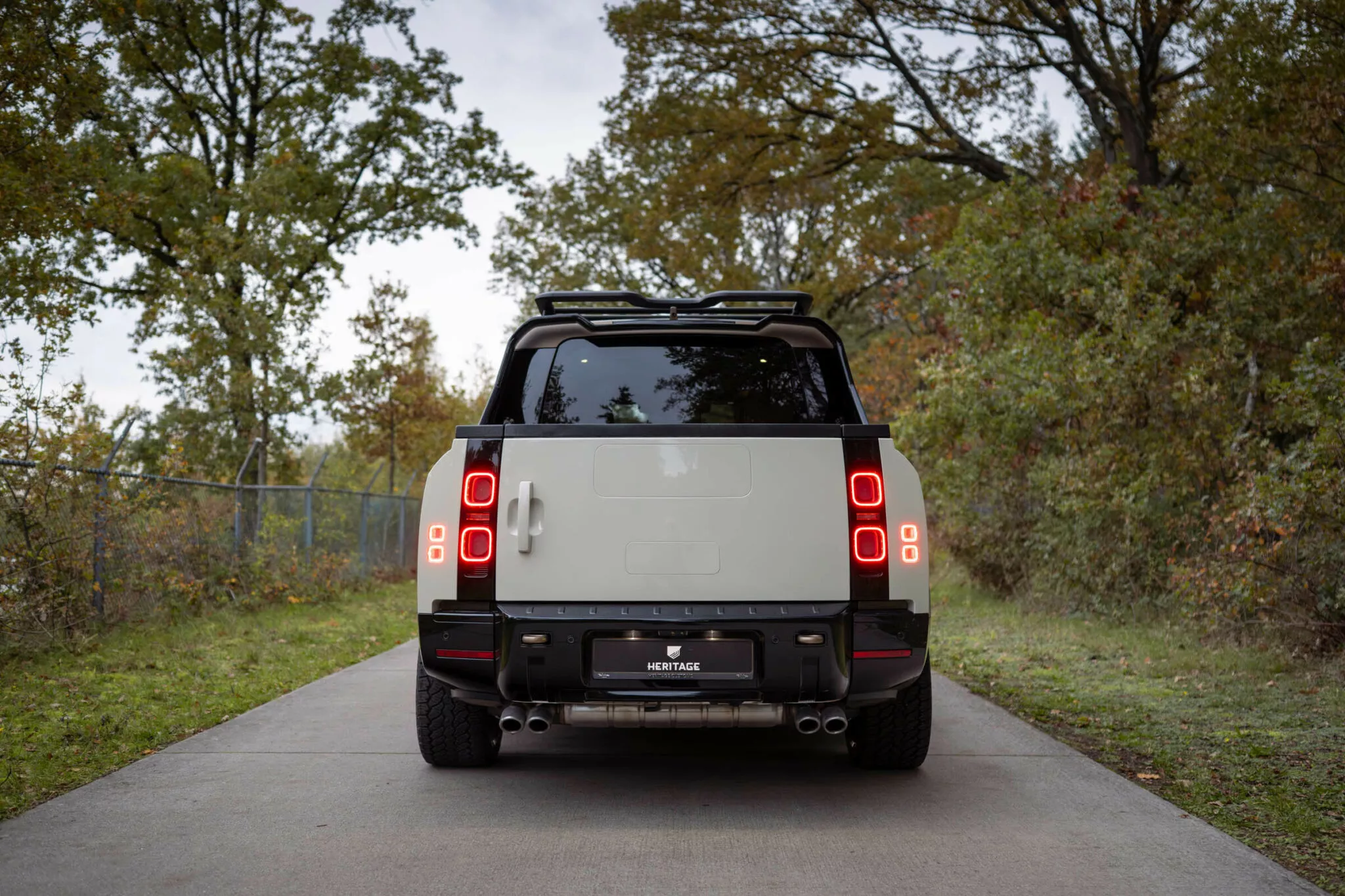 لاندروفر ديفندر تحصل على أول نسخة بيك أب عصرية والكشف عن السعر لاندروفر ديفندر تحصل على أول نسخة بيك أب عصرية والكشف عن السعر 13