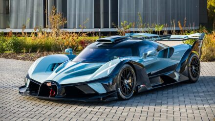 بوجاتي تودع موديل بولايد بمحرك W16 الأسطوري وتسلم آخر نسخة للعميل بسعر 17.4 مليون ريال بوجاتي تودع موديل بولايد بمحرك W16 الأسطوري وتسلم آخر نسخة للعميل بسعر 17.4 مليون ريال