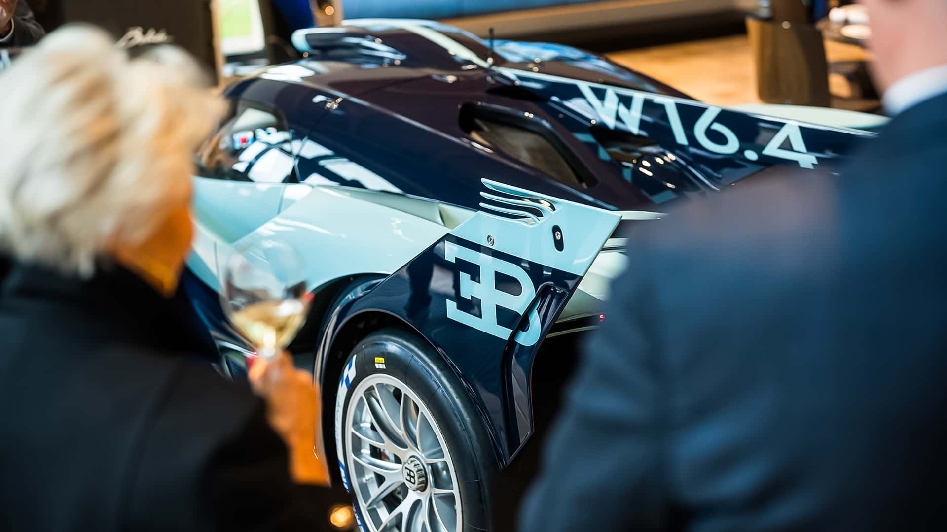 بوجاتي تودع موديل بولايد بمحرك W16 الأسطوري وتسلم آخر نسخة للعميل بسعر 17.4 مليون ريال 6