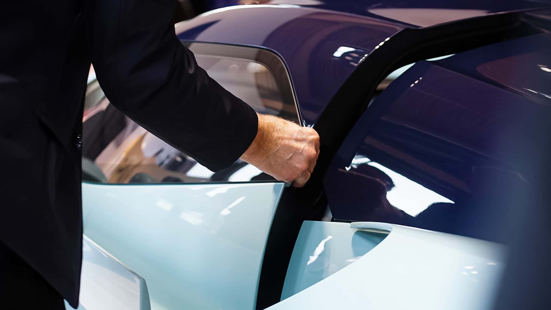 بوجاتي تودع موديل بولايد بمحرك W16 الأسطوري وتسلم آخر نسخة للعميل بسعر 17.4 مليون ريال 7