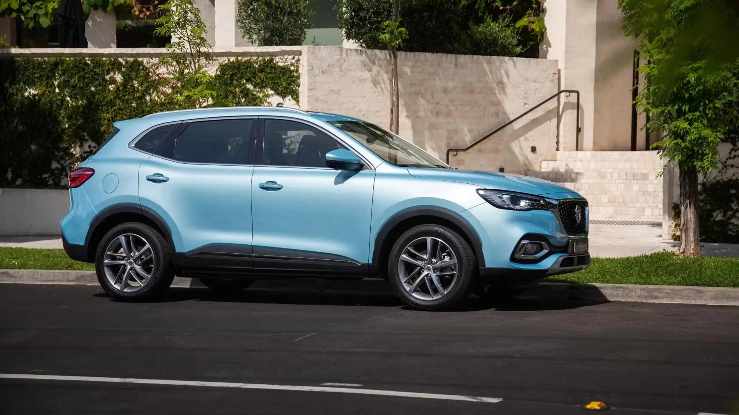 كل ما تحتاج معرفته عن ام جي HS هايبرد+ موديل 2026 في السعودية 1