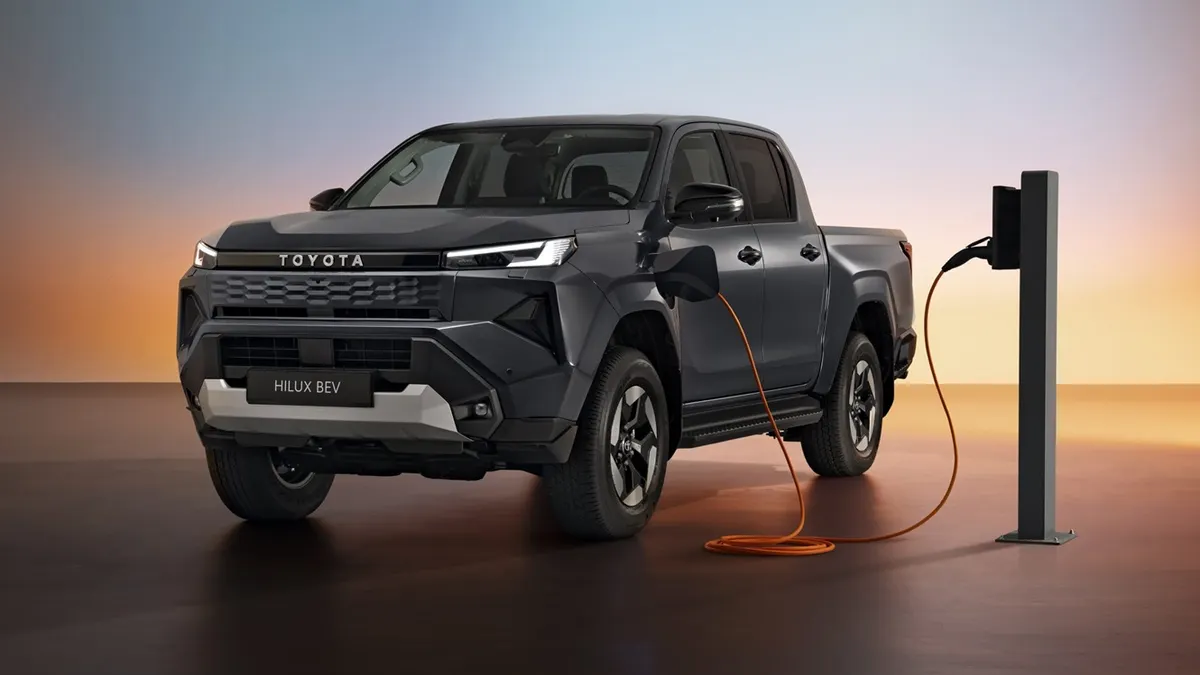 هايلوكس BEV: كيف تعمل منظومة الدفع الكهربائي وبطارية 59.2 kWh في التضاريس السعودية؟ هايلوكس BEV: كيف تعمل منظومة الدفع الكهربائي وبطارية 59.2 kWh في التضاريس السعودية؟ 2