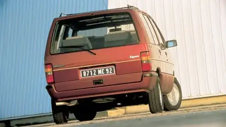 كيف غيرت رينو شكل السيارات.. من «رينو 16» إلى بطاقة الدخول الذكي كيف غيرت رينو شكل السيارات.. من «رينو 16» إلى بطاقة الدخول الذكي 2