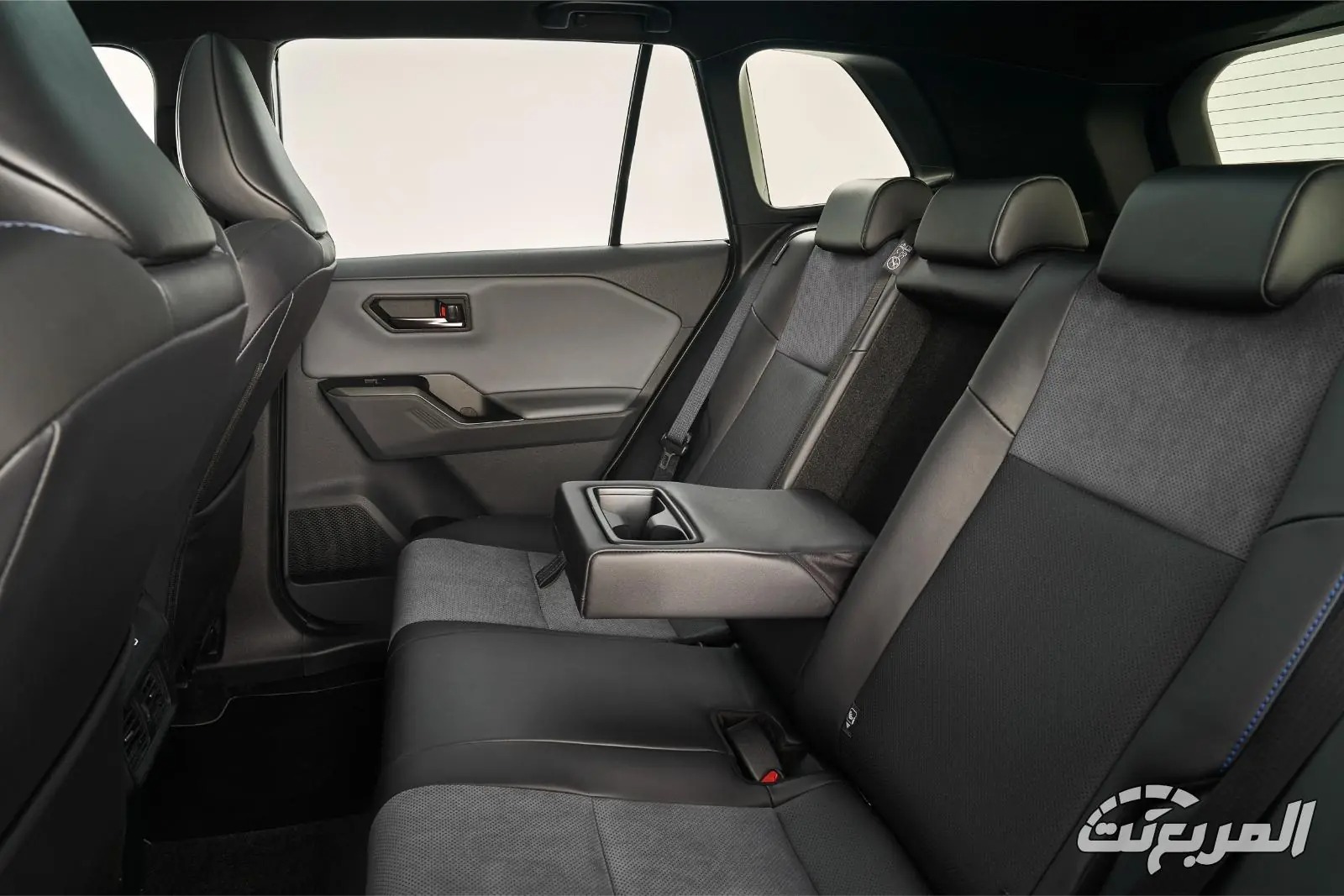 تويوتا راف 4 2026.. قوة المستقبل في عالم الـSUV تويوتا راف 4 2026 26