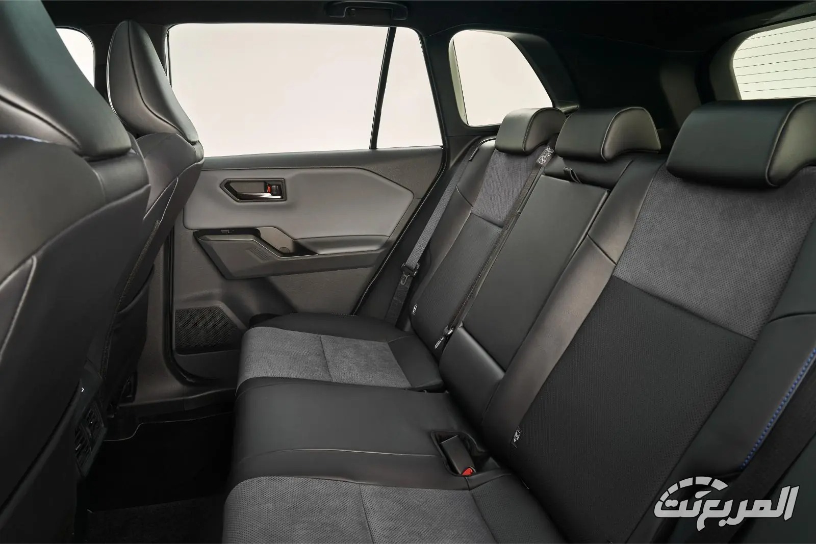 تويوتا راف 4 2026.. قوة المستقبل في عالم الـSUV تويوتا راف 4 2026 35