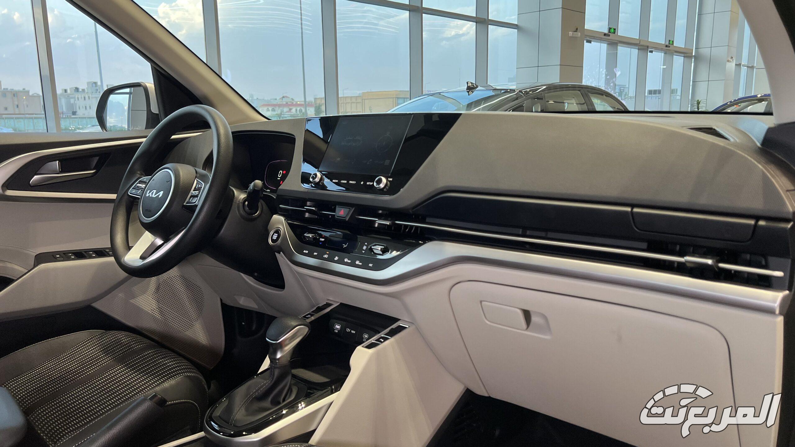 كيا كارينز 2026.. تصميم عصري وتقنيات متطورة لعائلة المستقبل كيا كارينز 2026 28
