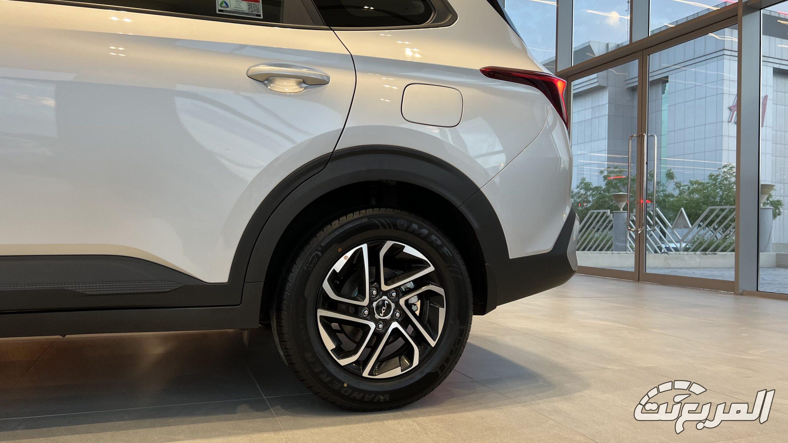 كيا كارينز 2026.. تصميم عصري وتقنيات متطورة لعائلة المستقبل كيا كارينز 2026 40