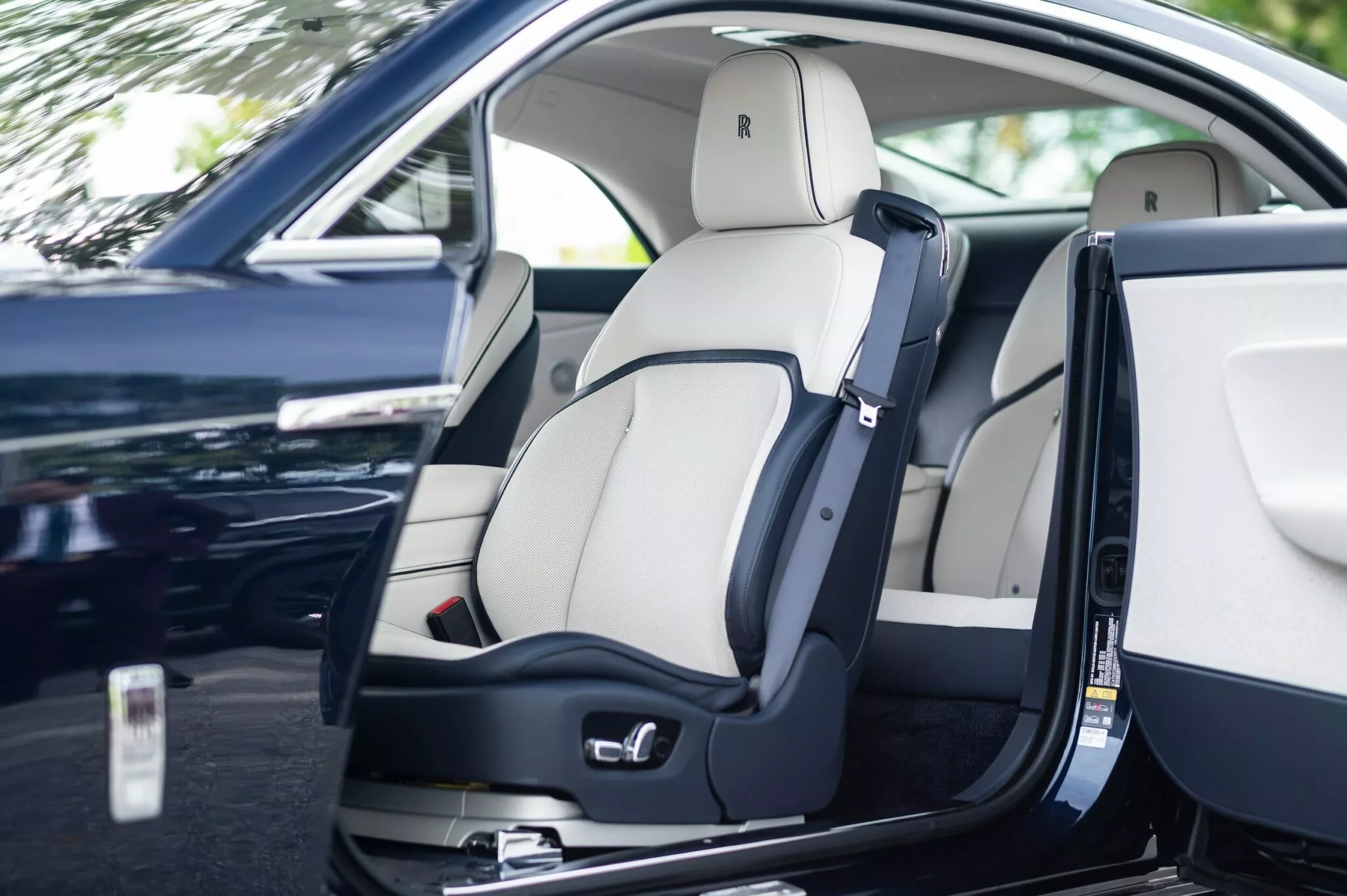 رولزرويس سبيكتر تخسر ربع قيمتها بعد أسابيع من شرائها! رولزرويس سبيكتر تخسر ربع قيمتها بعد أسابيع من شرائها! 2