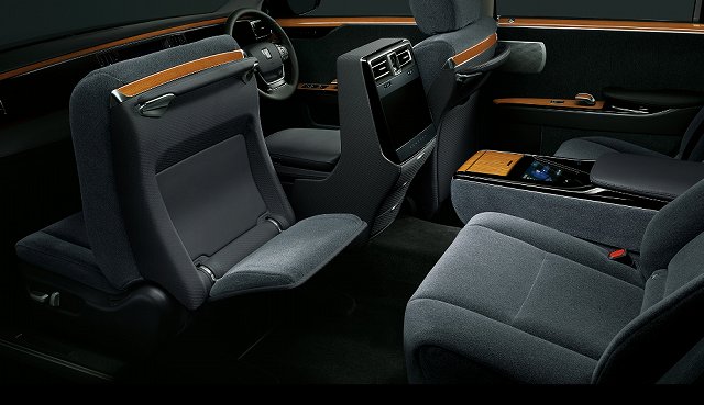 تويوتا تكشف الستار عن سنشري 2026 سيدان الجديدة بتحديثات تقنية وسعر يتجاوز النصف مليون ريال 12