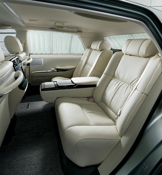 تويوتا تكشف الستار عن سنشري 2026 سيدان الجديدة بتحديثات تقنية وسعر يتجاوز النصف مليون ريال 14