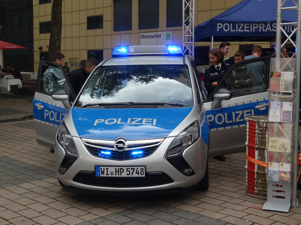 سيارات الشرطة الألمانية: لماذا تعتمد على العملية أكثر من الاستعراض؟ 4