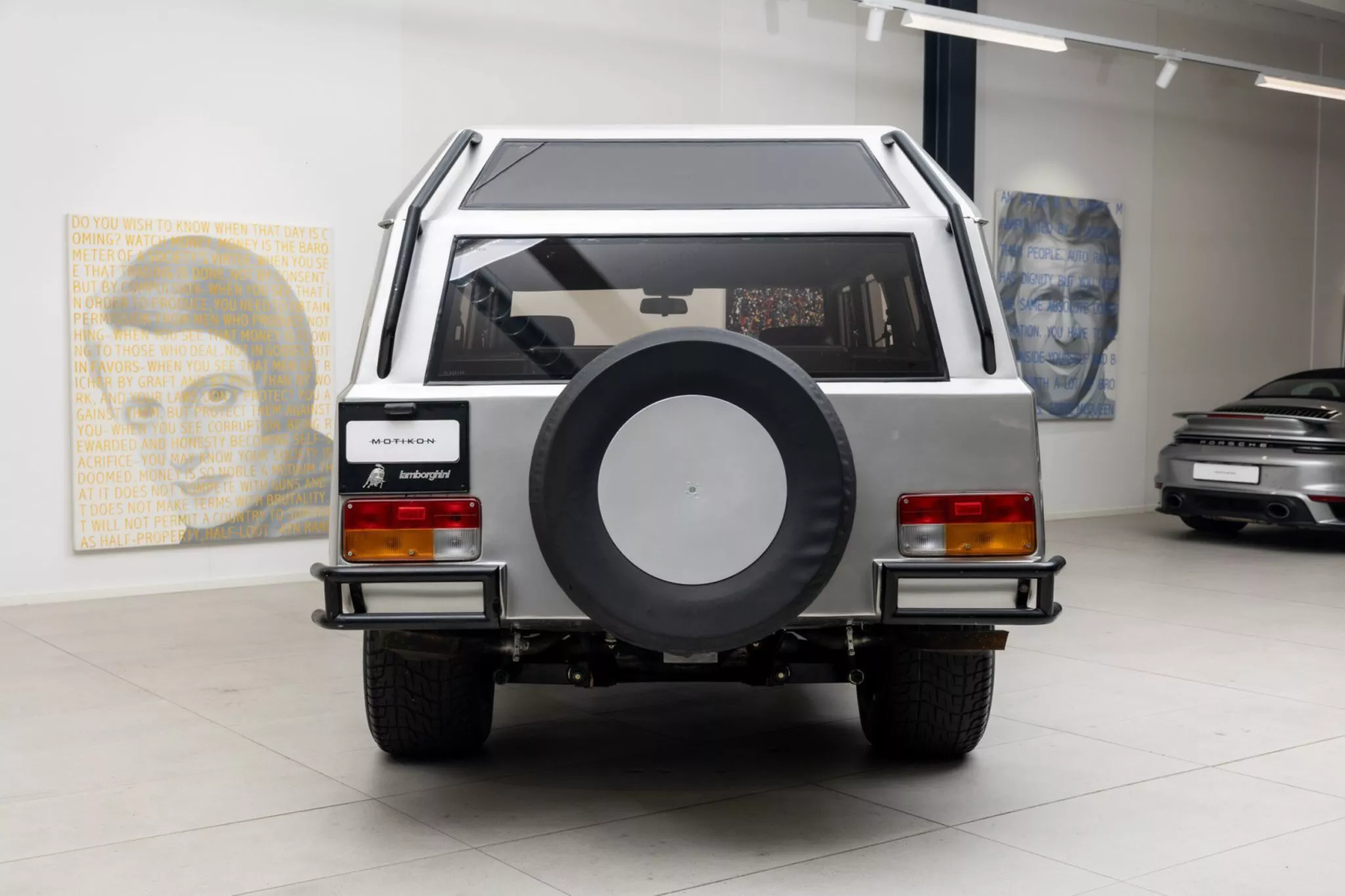 سيارة لامبورجيني LM002 المعدلة لسلطان بروناي معروضة للبيع في مزاد سيارة لامبورجيني LM002 المعدلة لسلطان بروناي معروضة للبيع في مزاد 9