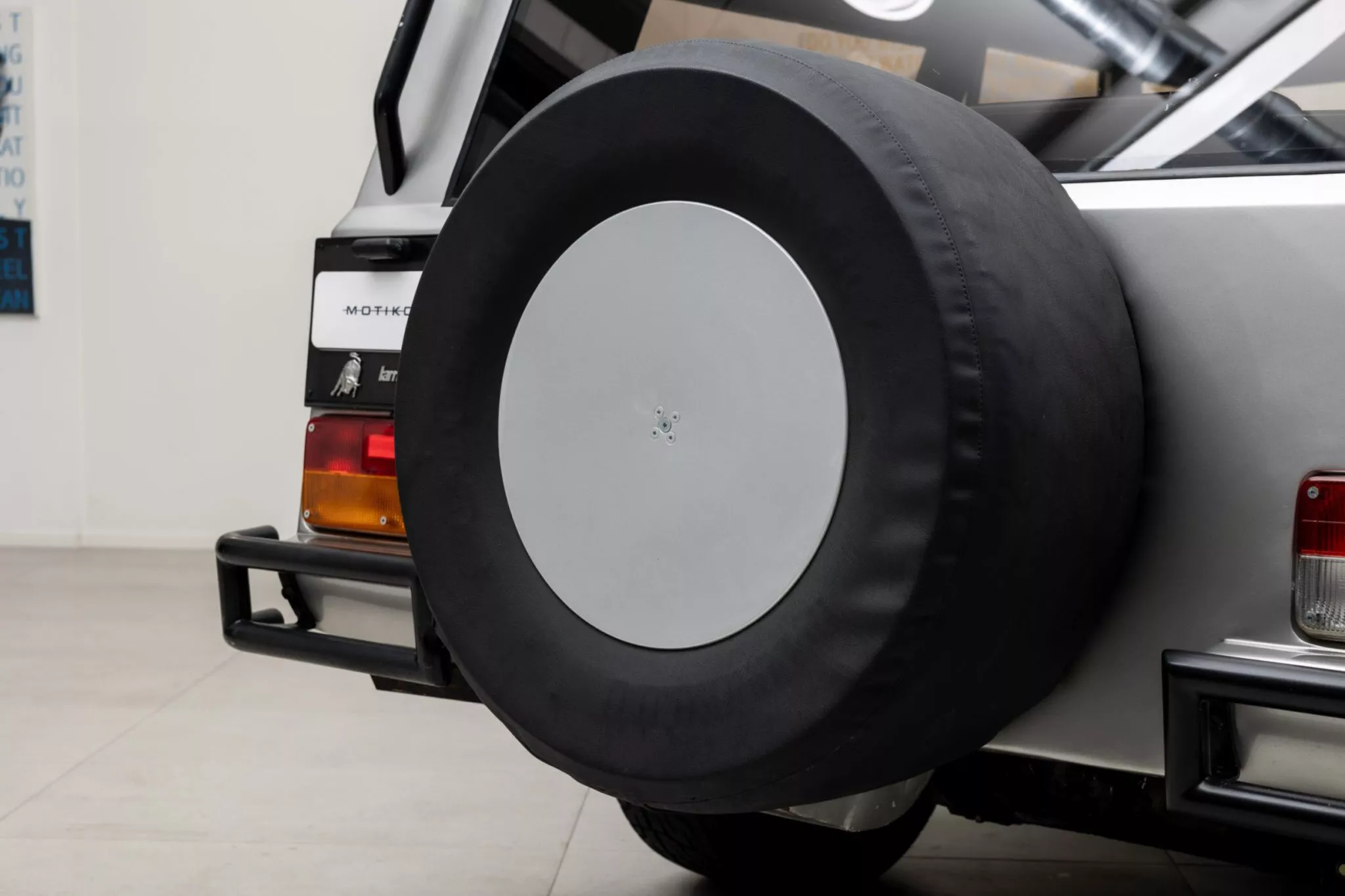 سيارة لامبورجيني LM002 المعدلة لسلطان بروناي معروضة للبيع في مزاد سيارة لامبورجيني LM002 المعدلة لسلطان بروناي معروضة للبيع في مزاد 16