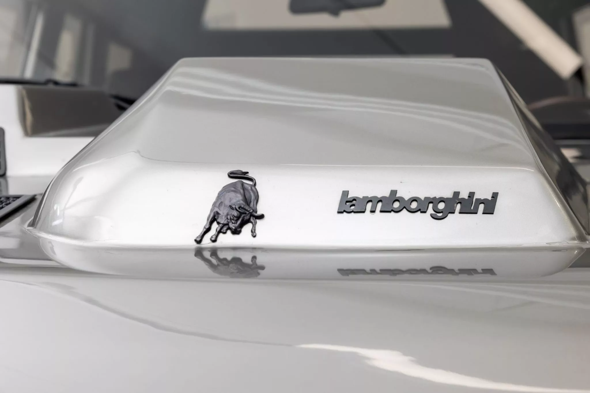 سيارة لامبورجيني LM002 المعدلة لسلطان بروناي معروضة للبيع في مزاد سيارة لامبورجيني LM002 المعدلة لسلطان بروناي معروضة للبيع في مزاد 17