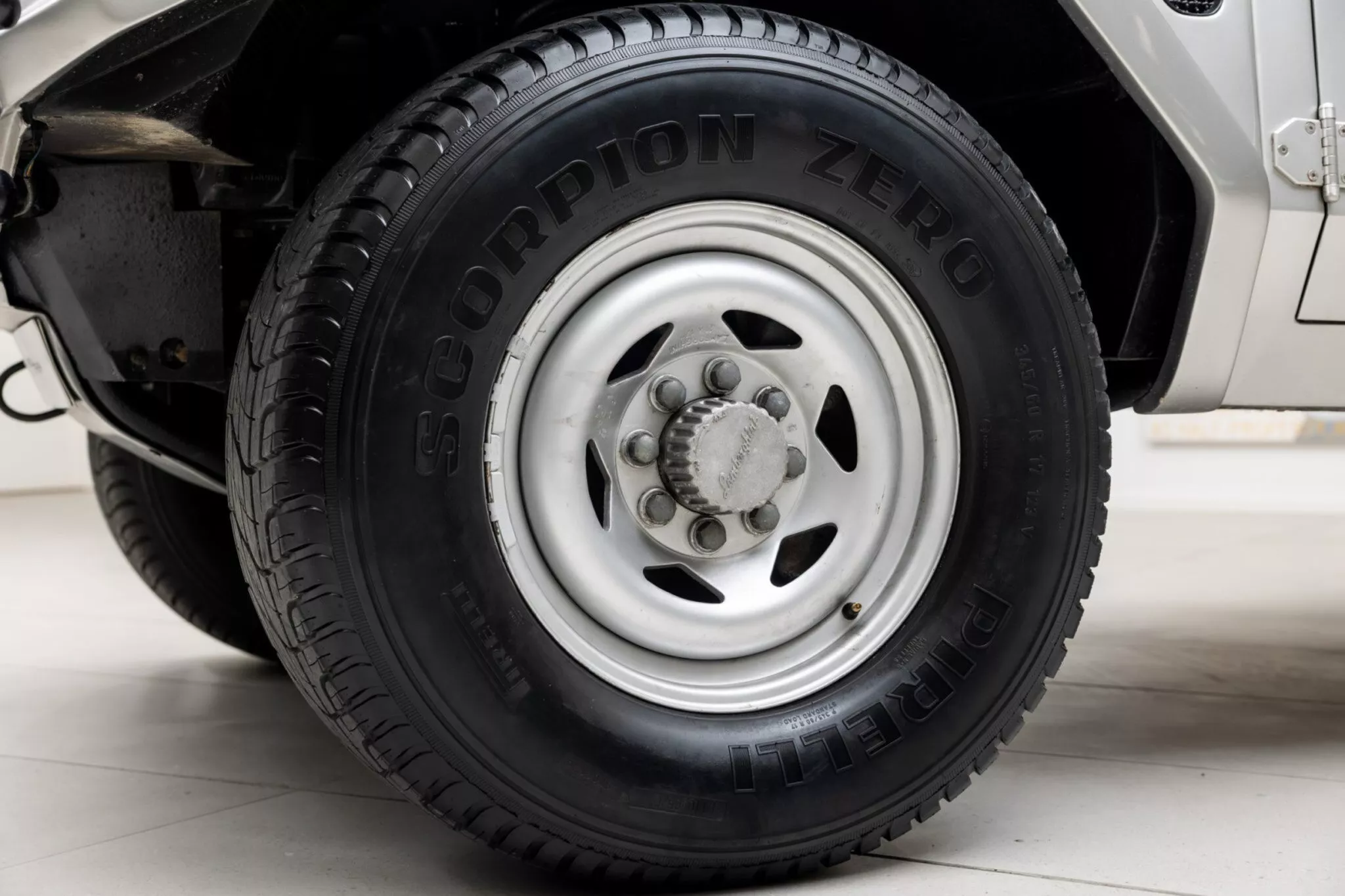 سيارة لامبورجيني LM002 المعدلة لسلطان بروناي معروضة للبيع في مزاد سيارة لامبورجيني LM002 المعدلة لسلطان بروناي معروضة للبيع في مزاد 18