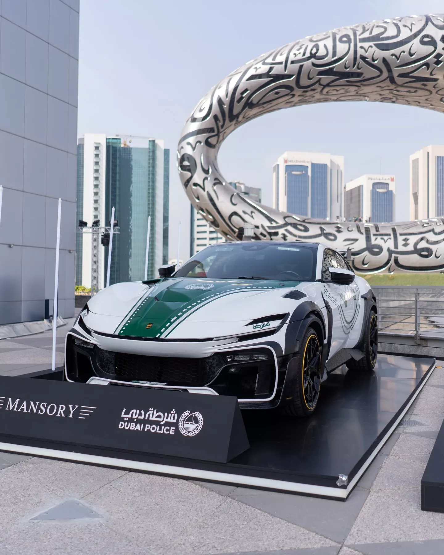 فيراري بوروسانجوي معدلة تنضم لأسطول شرطة دبي! 4