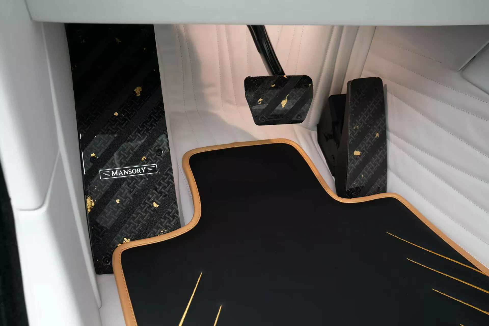 رولزرويس سبيكتر تحصل على إصدار مرصّع بالذهب من مانسوري رولزرويس سبيكتر تحصل على إصدار مرصّع بالذهب من مانسوري 15