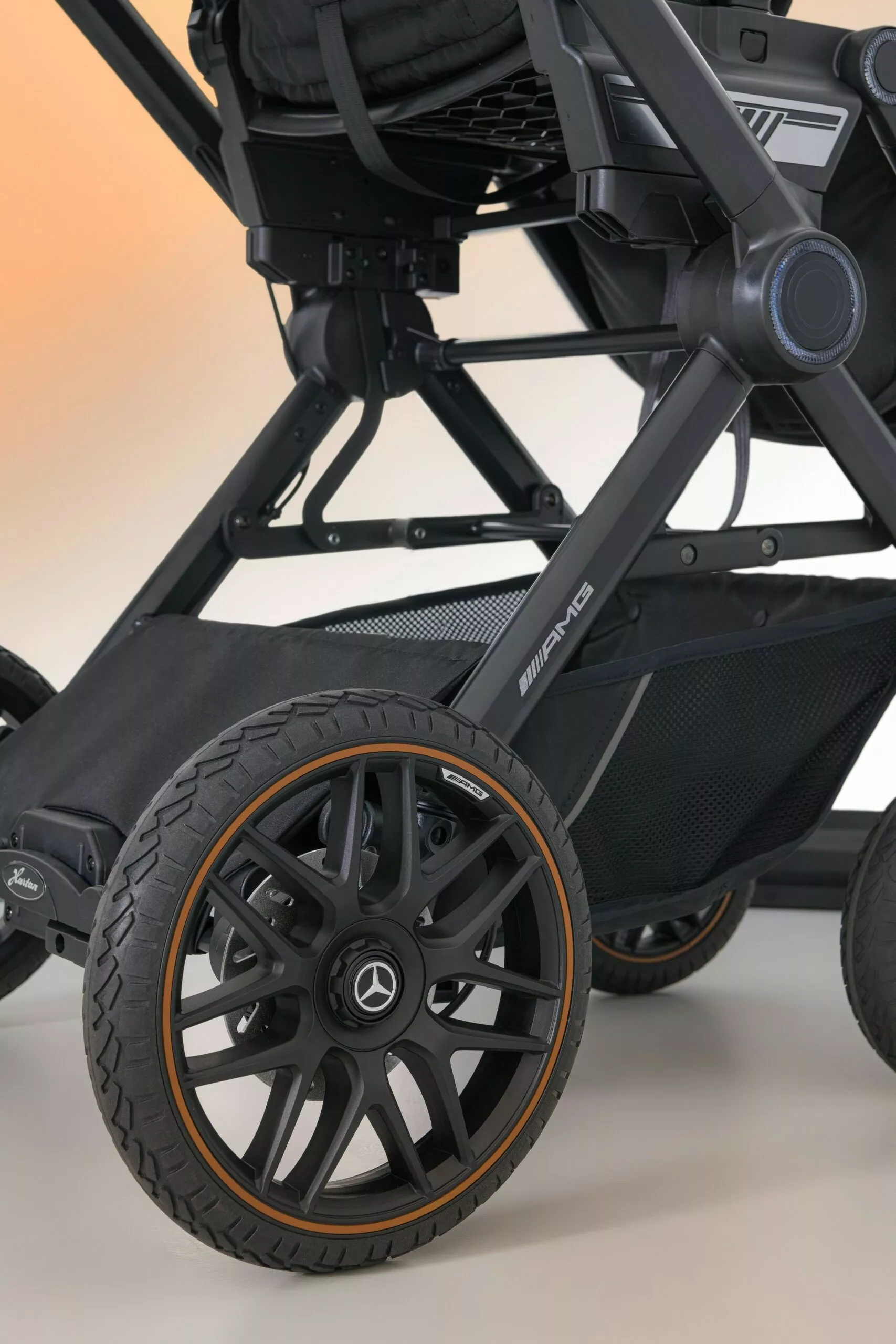 مرسيدس AMG تكشف عن عربة اطفال جديدة لمنافسة لامبورجيني واستون مارتن مرسيدس AMG تكشف عن عربة اطفال جديدة لمنافسة لامبورجيني واستون مارتن 10